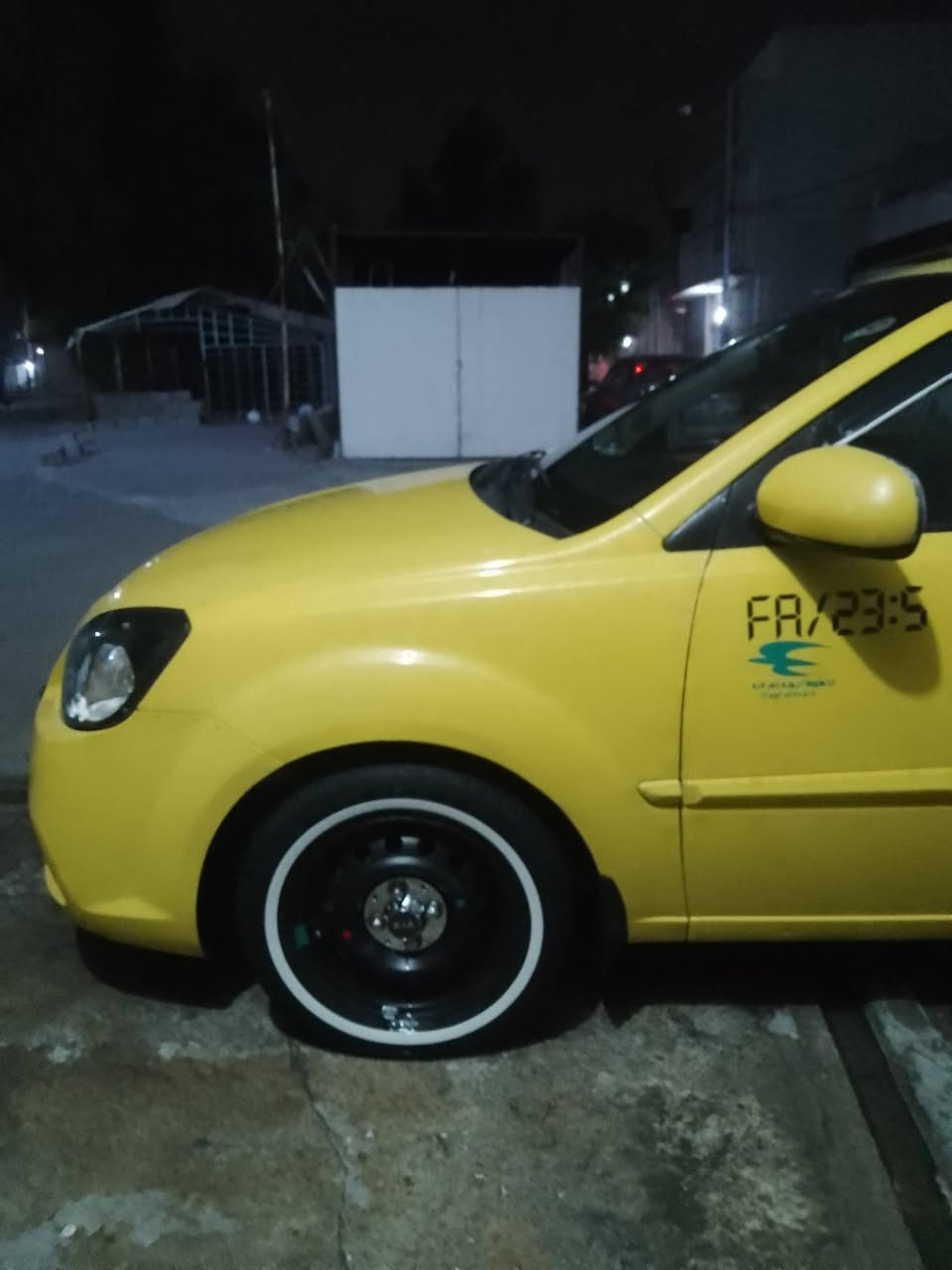 كيا ريو 2011 نينوى رقم جديد مسطره وارد كوري كوبون بانزين كير توماتيك مكينه 16 بيها صرف شي قليل بدون ضرر معجون تلقيطات مال تكسي تخم تاير جديد السعر 100 وبيها مجال للاستفسار على الرقم
***********
شرط التحويل 
والسياره بسمي
