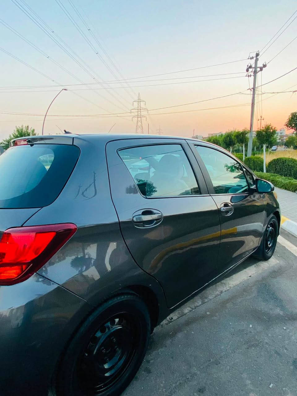 تۆیۆتا یارس (yaris)2017   
مواسەفات:تراکشن 
سوکان ڤۆلیۆم ،شاشە گەورە.
گێڕو مەکینە بە شەرت نەکراوەتەوە 
بە شەرتی گیرو مەکینە  ، 
مەکینە گەورە مەرخوب١٥ 
سێرڤز کراوەو تایەیەی تازەی لەسەرە
١٠٠ هەزار  ڕۆیشتوو
١چەمەلەخ گۆڕاوە بە شەریکە 
نیو بۆنید بۆیاخی هەیە لەگەڵ ساردێکی کەم 

*********** whats app أربيل, العراق
