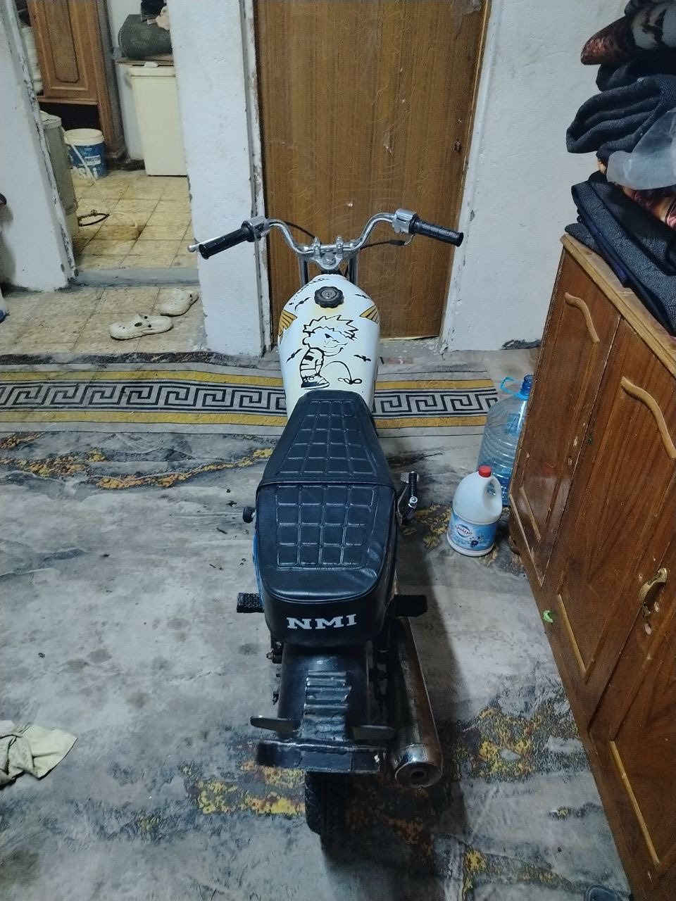 السلام عليكم دراجه ادوات نامه للبيع عنوانها البصره كرمة علي الشراي يتصل على رقمي هذا ***********
