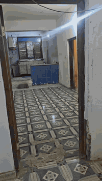 السلام عليكم شقه طابق اول اللايجار قرب حسينيه صادق الامين اجار٢٥٠ الاستفسارمكتب الاسر***********
