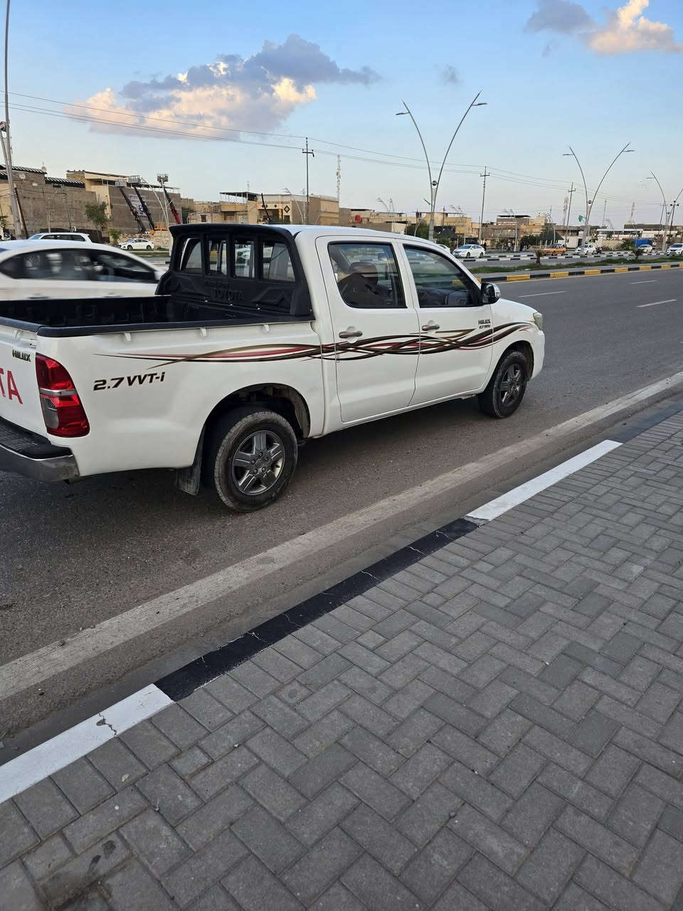 بيك اب تويوتا هايلوكس(فلاونزه) موديل 2015   رقم نجف انكليزي  مشروع وطني 
كير وتماتيك  شاصي 19  كويتي  سيارة 🚗 جازة ما بيها اي نقص مكاني البصرة للاتصال ***********
