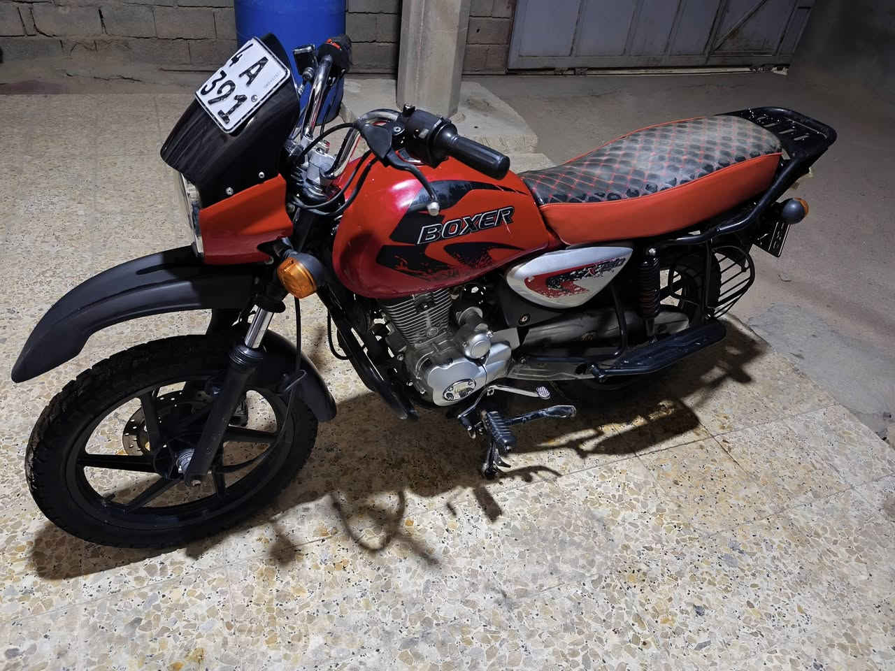 سلام عليكم خوان عندي دراجه بوكسر جبلي بيه محرك ستوته ومحركها موجود يشتغل بس بي صوت كرك المكان البصره الدير السعر هيه والمحرك 1700 وبيه مجال مديل 23 رقم تلفون ***********
