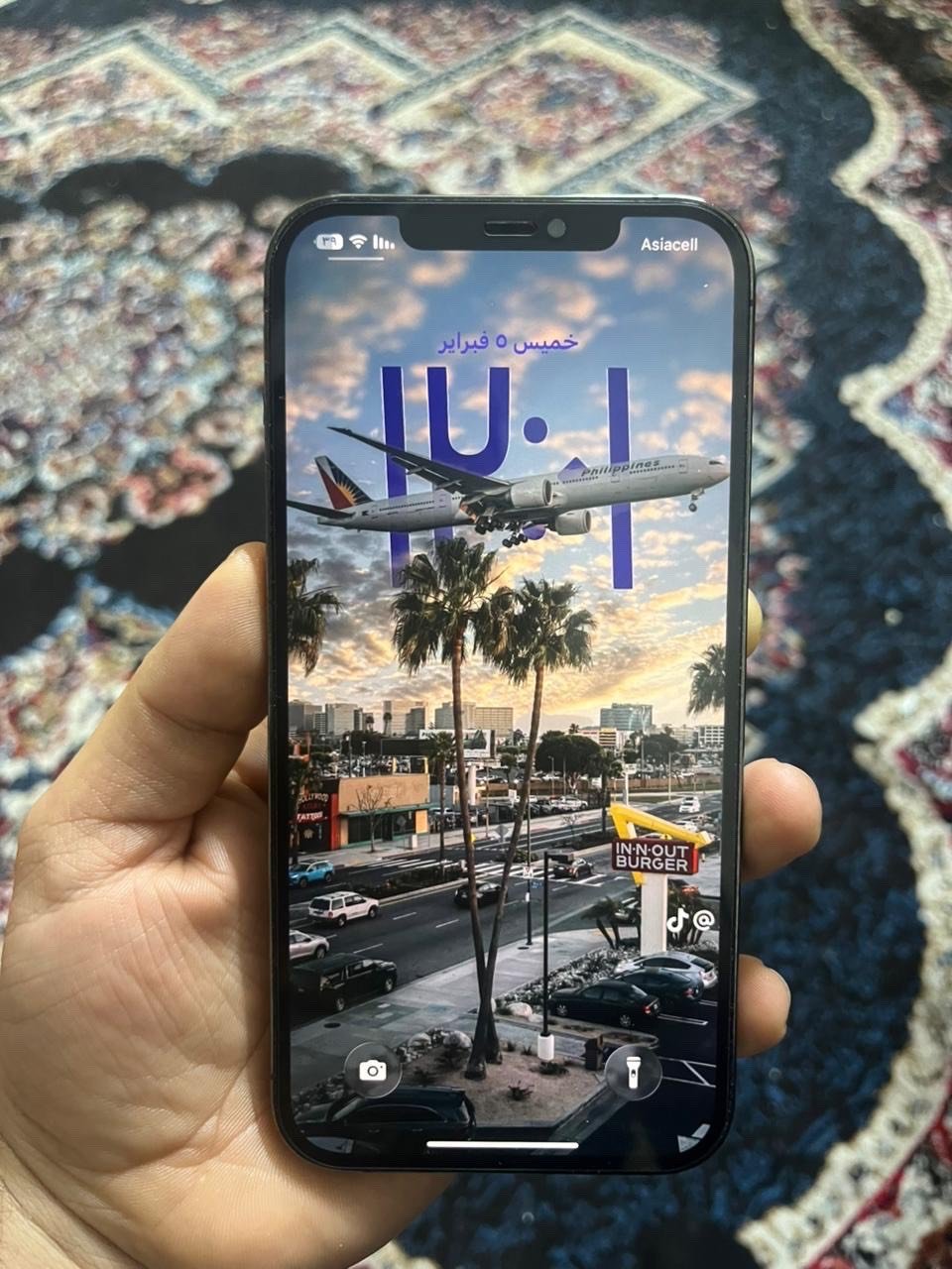 سلام عليكم ايفون 12برو ماكس ذاكره 256 بطاريه 87 شباب الجهاز زلغ مابي نضيف بشكل برغي  ممفتوح بي  ملحقاته موجده كارتونه وكيبل رايده 500 وبي مجال بسيط او مراوس حسب القناعه  مجاي اغني بلسعر بس الجهاز نضيف بشكل 