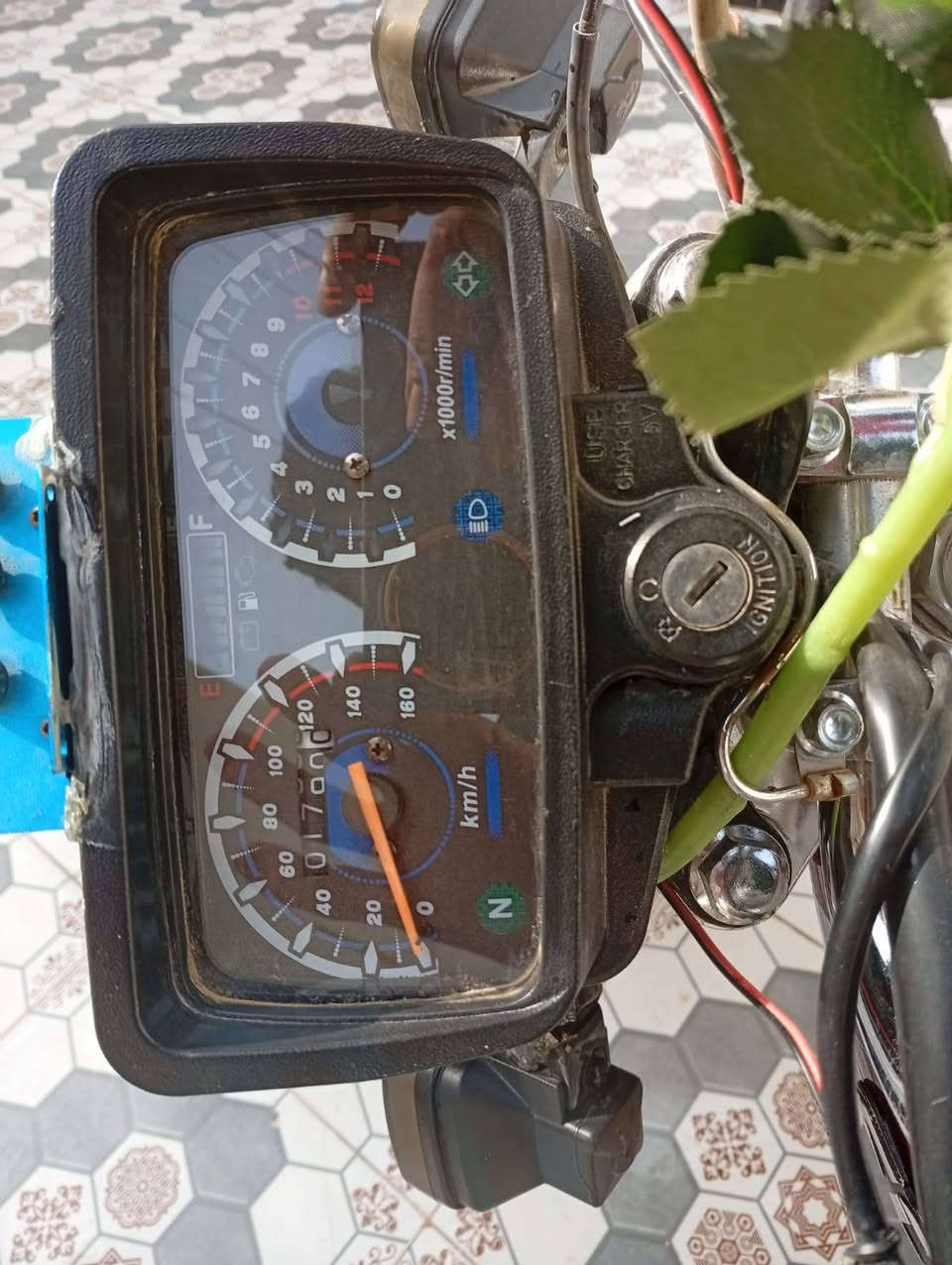 السلام عليكم ايراني للبيع موديل 23بعده لك نضيف السعر 500وبيه مجال خاص ماجاوب مكلف بنشر للتصال ***********
