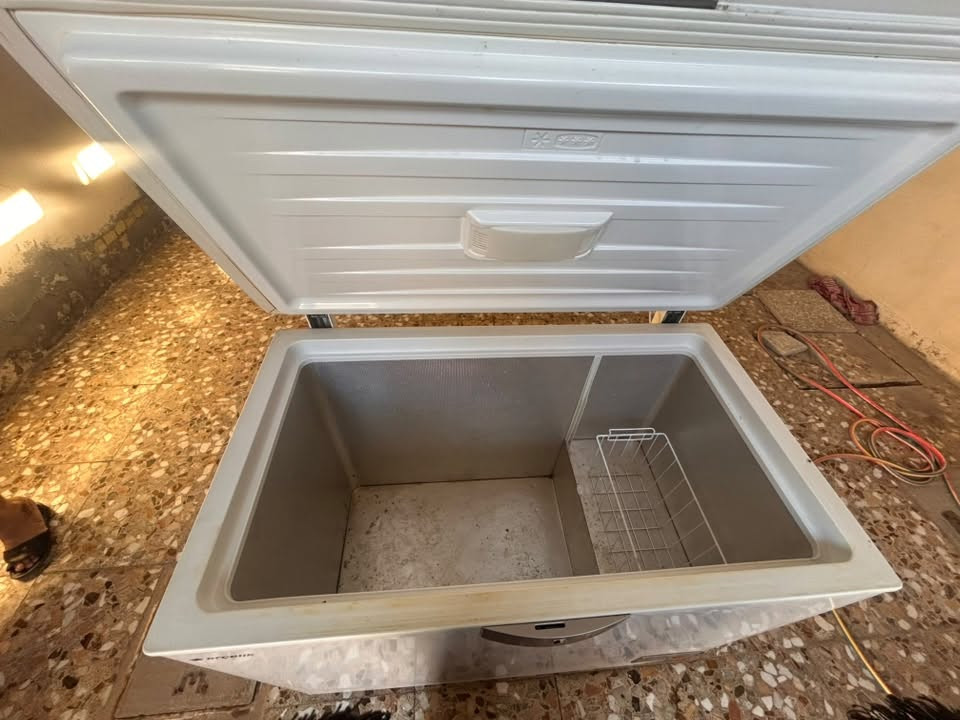 مجمدة الاصلية نظيفة جداً الفوگ كله يجمد بس الجوة ميجمد ماعرف خللها شنو ابيعها ع وضعها طويريج شارع الحولي ***********
