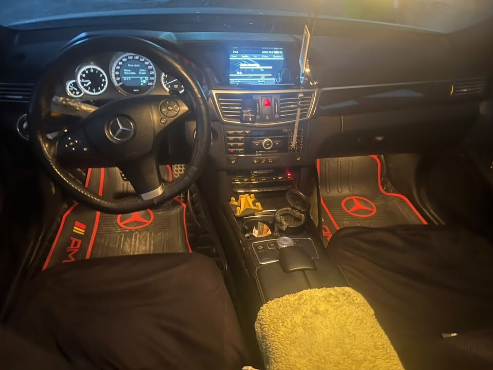 🚗 للبيع مرسيدس بنز E350 (W212) موديل 2009
* اللون: Two Color ابيض و اسود

* المحرك: 3500 سي سي

* ناقل الحركة: أوتوماتيك

* الممشى: 226 ألف كم (قابل للزيادة)

* رقم اللوحة: بصرة

* الحالة: جيدة جداً

المواصفات:

✅ شاشة

✅ كاميرا

✅ فتحة سقف بانوراما

✅ بصمة تشغيل

✅ أربعة أبواب + صندوق

✅ حساسات أمامية وخلفية

من رخصت الادمن مرسيدس e350 w212 للبيع موديل 2009

مواصفات افينتكراند

كت amg

بانوراما

كراسي جلد كهرباء تدفئة

بصمة ٤ ابواب مع الصندوق

الصندوق دكمة كهرباء فتح وغلق من الداخل و الخارج

تحكم ستيرن مع شفتات و الستيرن شكل D

بردة خلفية كهرباء مع بردات في الابواب الخلفية

حساسات امامي خلفي

٣ انظمة قيادة

الكير كهرباء تعليك

نظام ترحيب

نظام اوامر صوتية

اوتو هولد

حزام امان كهربائي ياخذ حجم جسم الراكب

السيارة فول ١/١

باقي المواصفات معروفة للمارسدس

مسويله ادامة كاملة لمنظومة تبريد المحرك من راديتر  و جوينات وانتي فريز ريفانول اصلي

تبديل فلاتر الهواء و التبريد

تبديل بلكات محرك

تبديل طقم ويل كب جديد حالة الاطارات جيدة جدا

بطارية جديدة

تبديل دهن و فلتر الكير كل ٥٠ الف كيلو متر

تبديل دهن و فلتر المحرك ٥ الف كيلو متر من ريفانول

السيارة دخول كلين تايتل  بيه طخة صغير اقل من اصبع بالجاملغ الخلفي الايسر على ايدي ما مصلحه

لايت امامي داينمك و بروجكتر نقاط عمياء

ما بيه اي مسج جيك انجن مطفي

سيدي جنجر +راديو+بلو توث + خريطة

و بعد هواي مواصفات

بصمتين

السعر ١٧٥٠٠$ او مراوس راف فور حسب القناعة

📍الموقع: بغداد

📞للاستفسار:

***********

الله يبارك للمشتري، والرجاء التواصل للجادين فقط.
