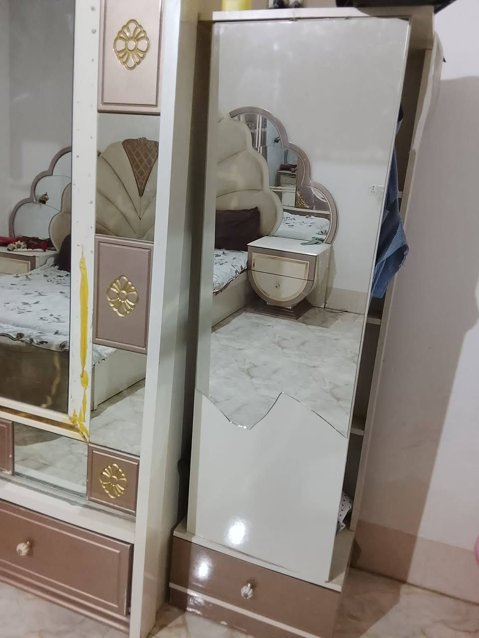 غرفه جديده.  مكانهم العلم 600بيهه مجال


**إذا كنت صاحب هذا الإعلان وتريد حذفه لأي سبب، رجاءا أرسل رسالة إلى الدعم الفني**