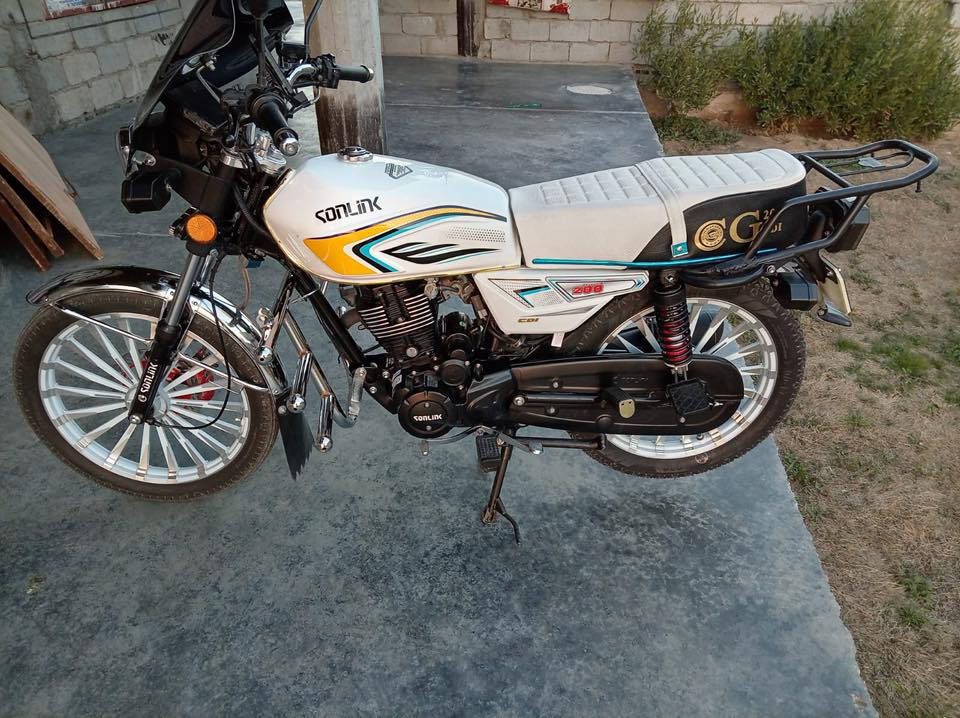 دراجة سونك موديل 2025 صار شهرين من ماخذهة بمليون وربع وبيهة مجال***********
