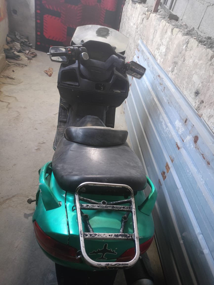 دراجة سكاي وايف 650 الدراجة متروكة فترة ادير سلف بس ما تشتغل كلولي لان ما بيهة دهن ابيع كوم حديد للتفاصيل واتساب ***********
