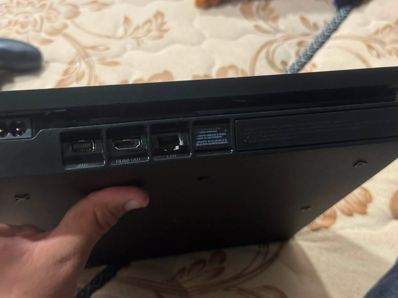بلي فور سلم861G نظيف جدا لوك ستيكر مع جوستك اصلي ب 220 بي مجال تواصل ***********
