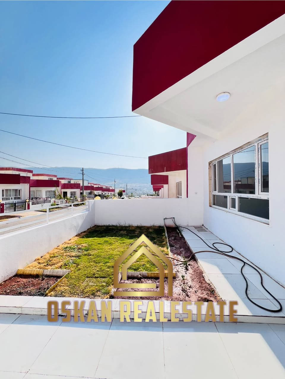 🏡منزل للبيع في شقلاوة مساحة 160m2 طابق واحد وبيتونة
☀️الواجهة شرق
✅مدخلين مدخل للاستقبال ومدخل للمطبخ
✅غرفة استقبال إطلالة عالحديقة 
✅غرفتين نوم
✅منورين 
✅مطبخ مفتوح على غرفة المعيشة
✅بيتونة 
✅حديقة 
✅گراج 
المنزل عقد استثمار حاله حال الطابو يتسجل باسم كل عربي يحمل الجنسية العراقية 
للاستفسار يرجى الاتصال عبر الواتساب***********
