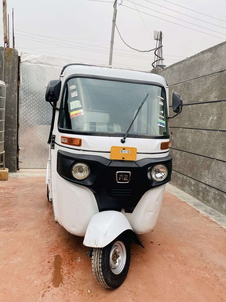 السلام عليكم تكتك للبيع مديل 22 شهر 10 رقم وسنويه
 تكتك كفاله ماعده طخه بل بك لايت الوره 
 مكينه مكفوله لا تنقيص ولا تبخير  
تكتك نضيفه مال خبزه 
سعر 8100 وبيها مجال بسيط 
مكاني بغداد قرب الشعب 
رقم الهاتف ***********
