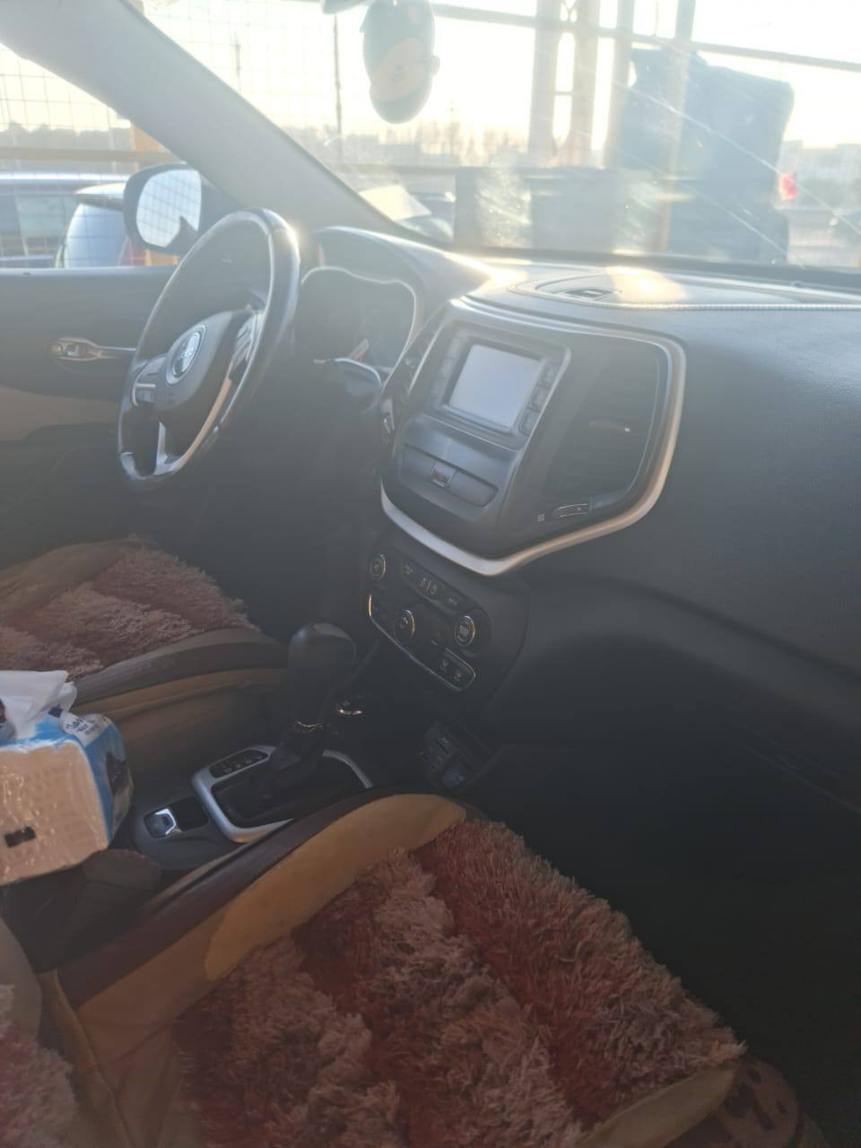 سلام عليكم جيب شيروكي 
رقم ميسان حرة
موديل ٢٠١٦
اللون اسود
ماشية ٧٩ الف ميل 
ستة سلندر ٣٢٠٠
فور ويل 
صور الحادث مرفقة مع الصور 
السعر ١٣٠ وبيها مجال 
***********
