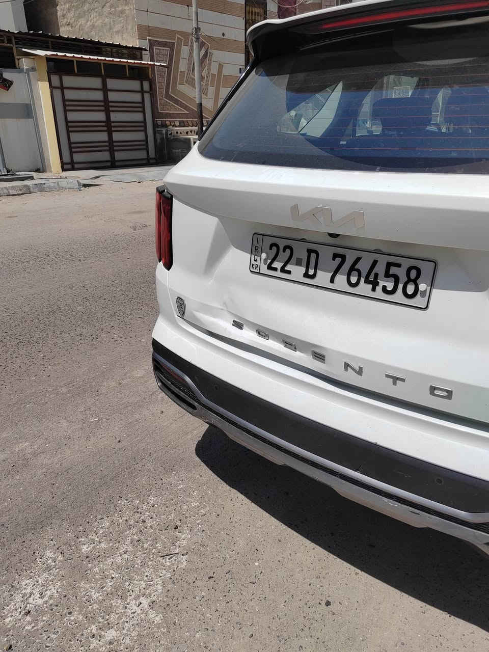 سورينتو 2022 خليجي 
المحرك: 4 سلندر 2.5 لتر 
ماشية 55kالف 
ناقل الحركة: أوتوماتيك 6  سرعات
دفع أمامي 
أمامية LED بالكامل
حساسات أمامية + خلفية
مرايا جانبية كهربائية مع إشارات
دخول ذكي وتشغيل بصمة
اوتو هولد 
تحكمات ستيرن 
بدون فتحة سقف 
المقاعد كهربائية
تكييف ثلاث قطع 
شاشة وسطية 10.25 إنش
شاشة عدادات رقمية 12.3 
نظام صوت 6 سماعات
شاحن لاسلكي
إضاءة داخلية Ambient Light
6 وسائد هوائية
مانع انزلاق ABS + ESP
مثبت سرعة 
نظام النقطة العمياء
كاميرا خلفية 
7 ركاب (3 صفوف)
سياره مكفوله فقط بيه الخسفه الي بل صندوك ما رجعته بارد بقيته على وضعه ومارجعته
ارقام أربيل عندي وكاله بيه
الاستفسار:*********** البصرة, العراق
