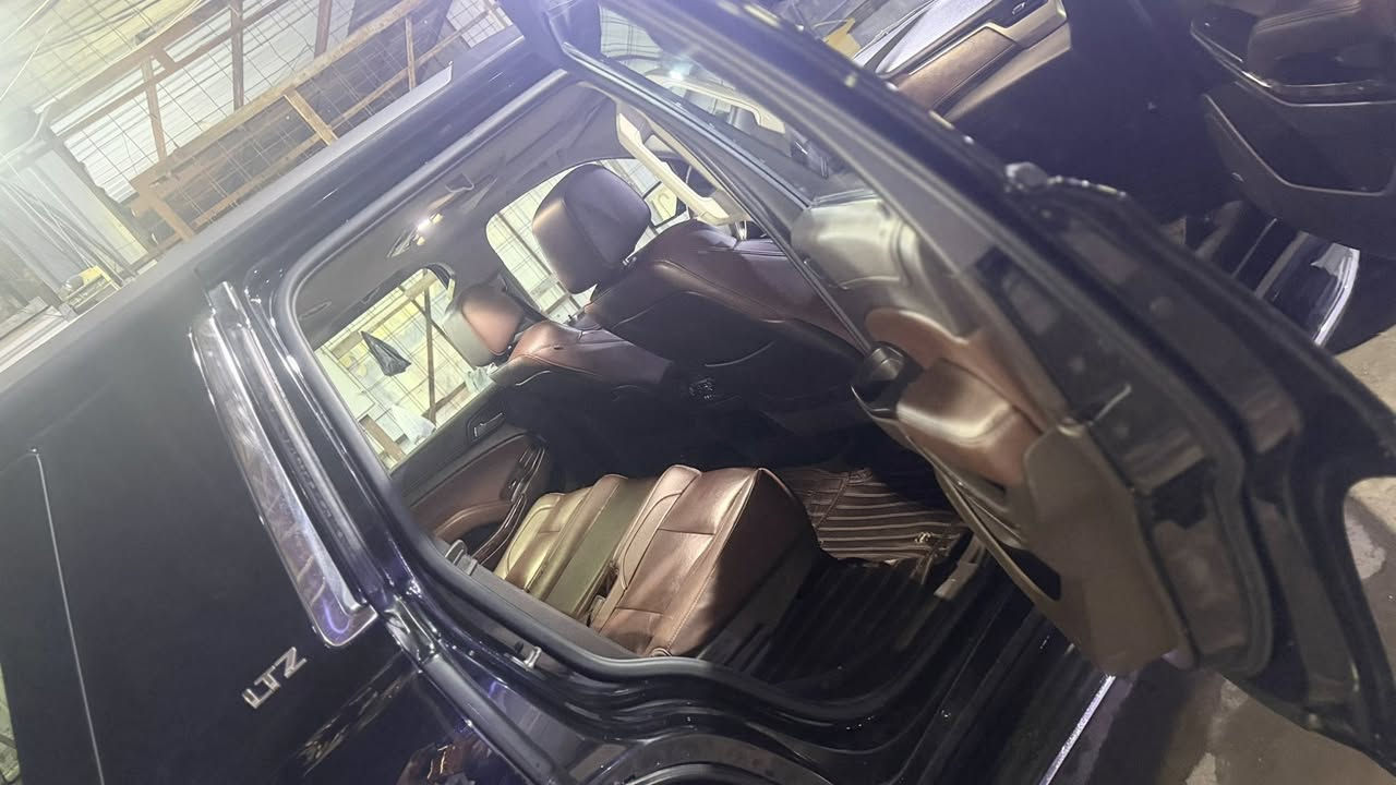 السلام عليكم 
تاهو خليجي موديل 2017 LTZ ماشيه 160 ألف بدون صبغ فقط بارد الجاملغ الخلفي عكس السايق
السعر 39 ألف دولار
التواصل 
***********
