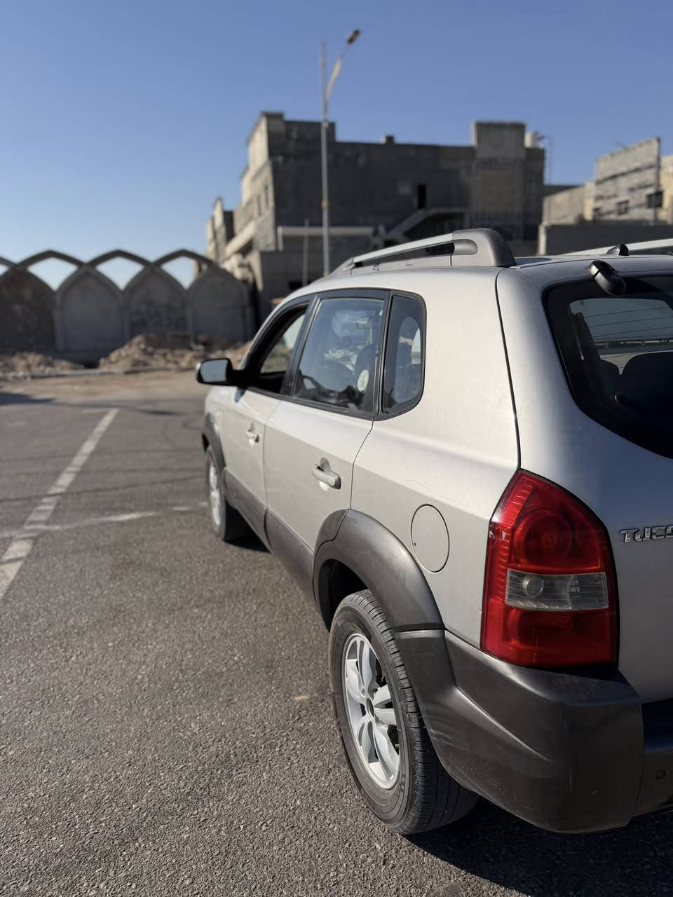 سلام عليكم
توسان مقدس ٢٠٠٩ لون رصاصي رقم كربلاء سنويه لل ٢٠٢٨ مواصفات عاديه محرك ٢٠٠٠ دوش سياره جاهزه مناقصهه ايشي كير ومحرك مكفولات ماشيه ١٦٠،٠٠٠  الف حقيقي بيهه باب عكس السايق صبغ وحافة الجاملغ الخلفي فوك وماخذه من الجنطه على كد ٤ اصابع والبلاستك مجدديهن صبغ للجماليه بدون حادث مكانهه كربلاء 
سعرهه ١١٥ وبيهه مجال بسيط 
***********
