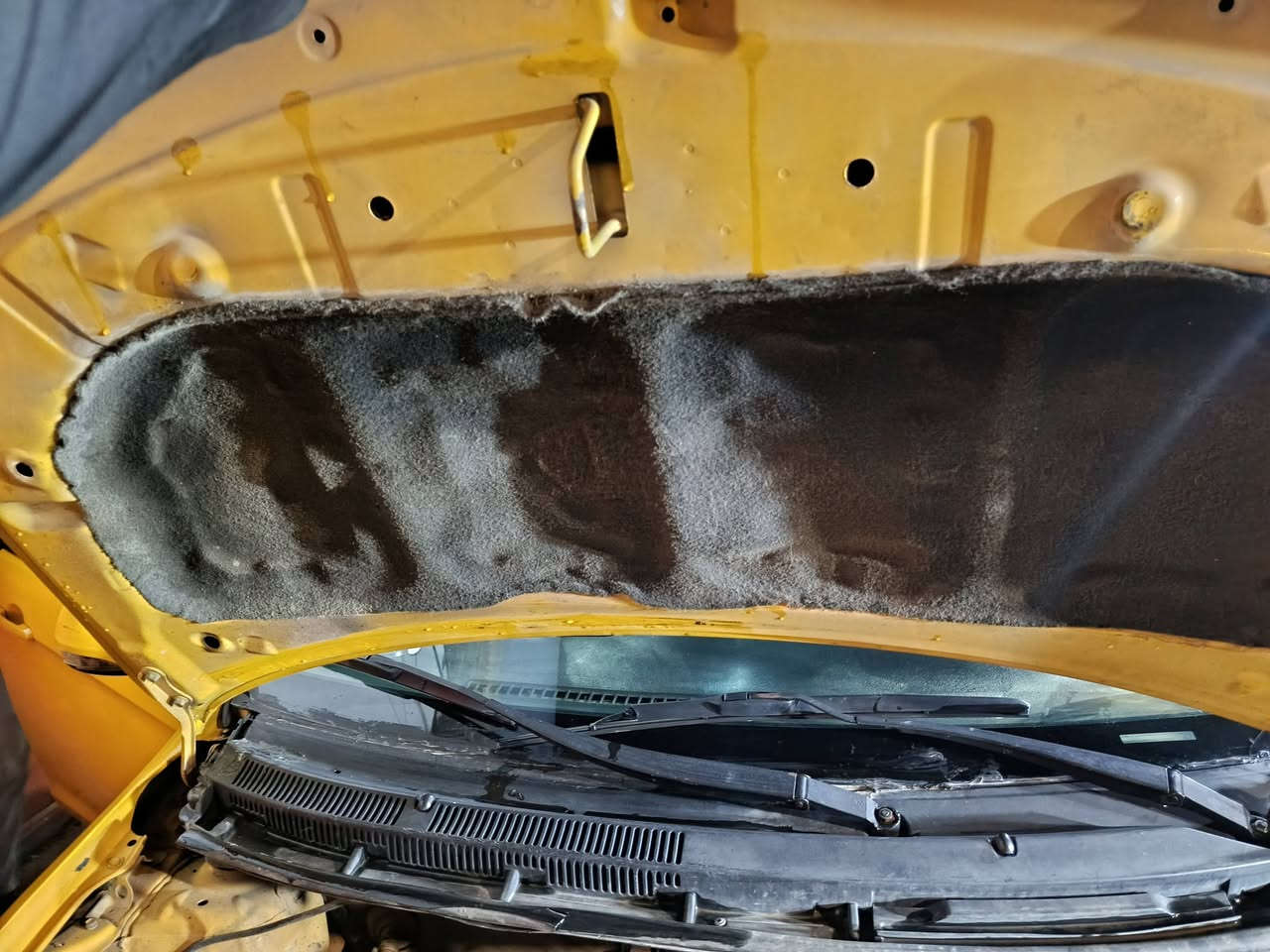 السلام عليكم كريت وال ٢٠١١ للبيع جاهزه مكينه يارس كبير كير ومكينه وتبريد تدفىه شغاله سنويه لل٢٠٢٧ مصفره هيىه وغرامات اني وكيل اول صاحبها الشرعي موجود تحويل او تريد اوكلك مابيها تبديل شواصي دواخل مكفوله بيها تصفيات مال تكسي وبيها بلسقف زنجار خفيف واني مصلحه حتى ليصير خياس سعرها٤٥بيها مجال ***********
