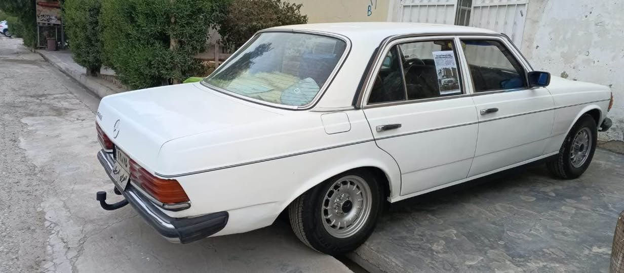 🌺ماشاءاللە تبارك رحمان 🌺

سلام عليك اخوان عندي 
مرسیدس1982كلاسيك 230Eكير محرك كهربايات شرط  محرك بطە دعامي لال دعامي مكفول سبغ عام جمالي بدون ضربة سيارة جديد تحویل غرامة کلش شرت سیارة بسمی
سعر45$
مکان اربیل 
رەقم *********** ڤایبرە واتسئاب أربيل, العراق
