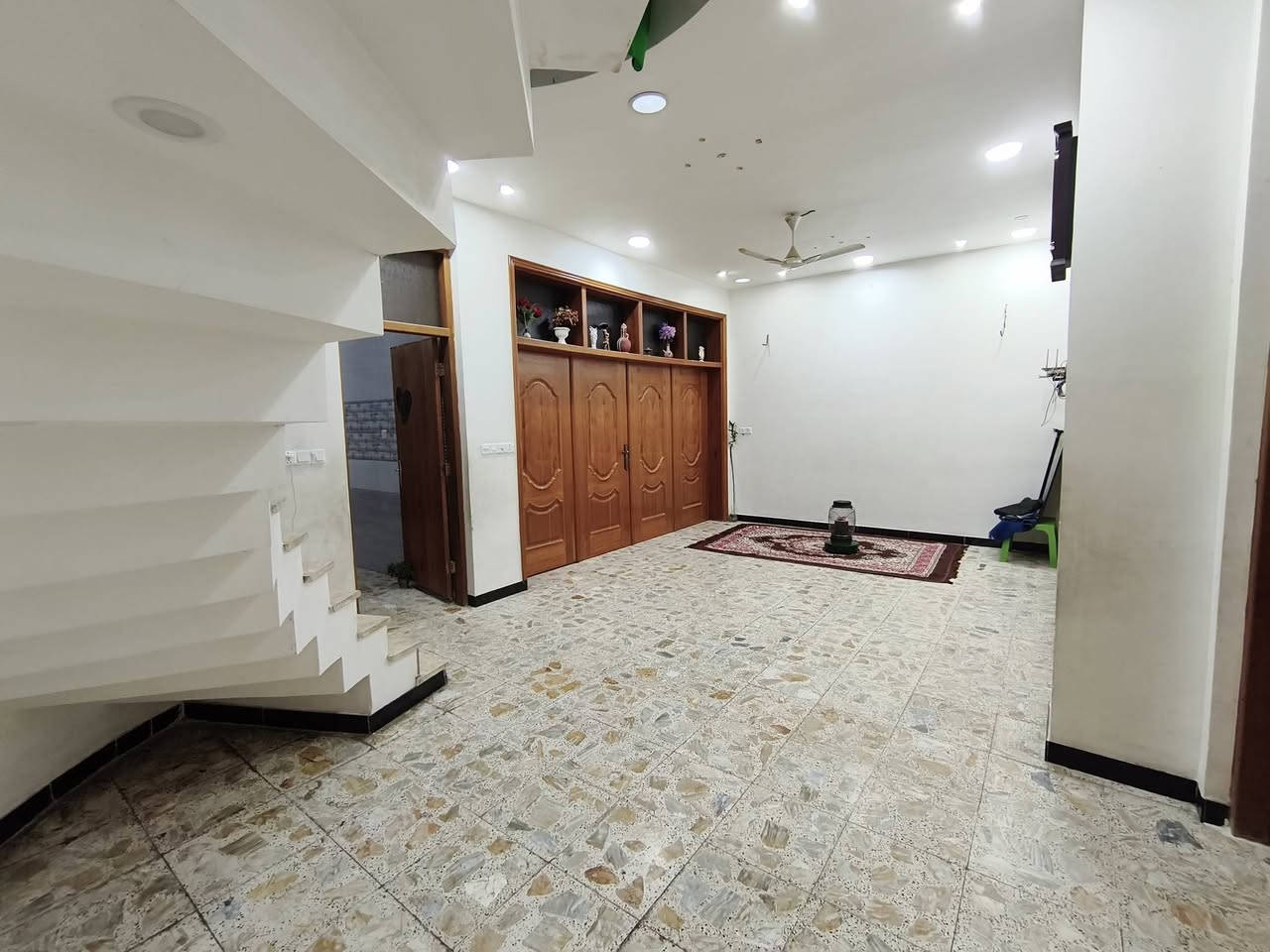 بيت للبيع في منطقة جسر ديالى
المساحة: 200 م²

يتكون من 6 غرف   غرفتان سويت

 مع استقبال ومطبخ + مطبخ حار

بناء حديث 

الموقع جسر ديالى القديم/ حي الحكيم / قرب ثانويه القوارير للبنات 

السعر: 240 مليون

قابل للتفاوض البسيط

للاستفسار: (***********) متوفر واتساب
