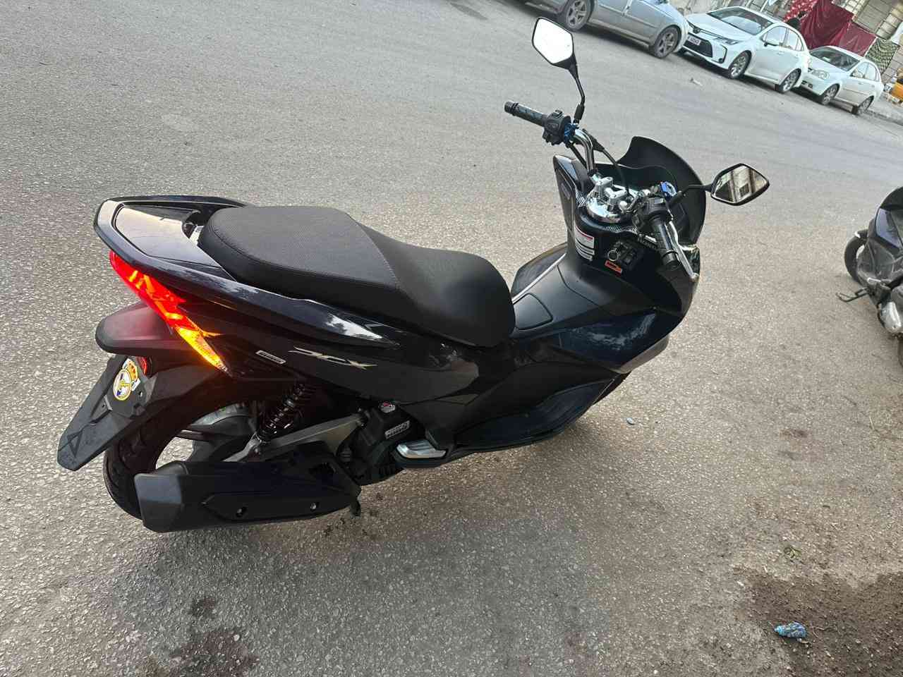 سلام عليكم دراجه pcx للبيع دراجه رمبه ماشيه 23 ألف صار شهر من نازله من معرض دبي السعر 19 ورقه وبيه مجال للشراي مكاني الكرخ رحمانيه جعيفر الرقم ***********
