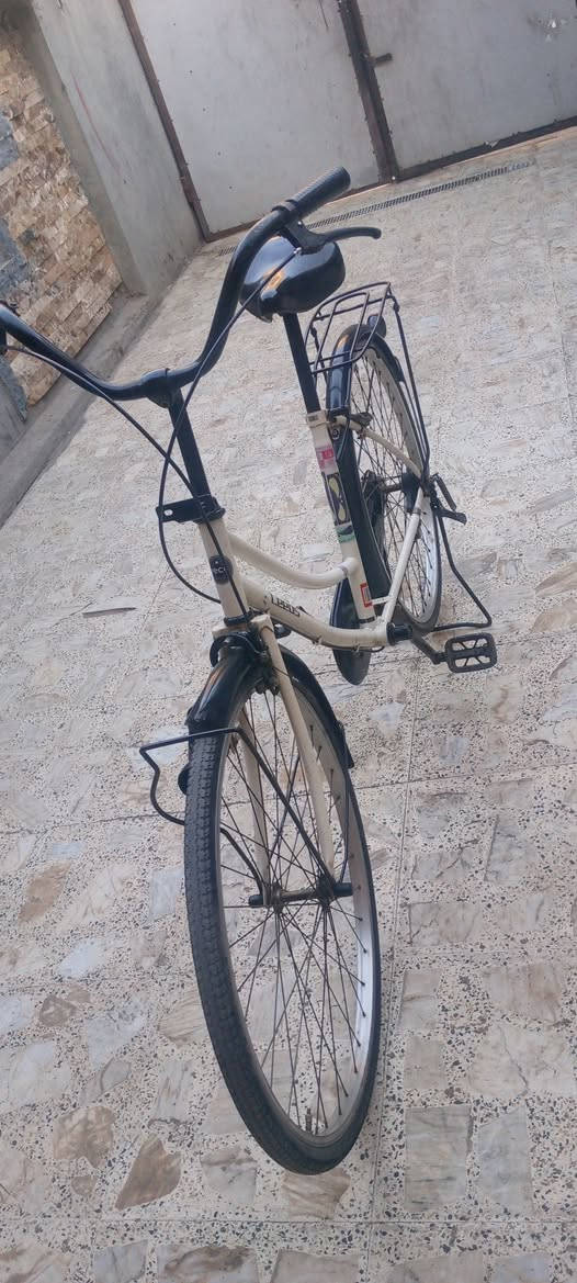 سلام عليكم بسكل شركت ليدز لبيع كفاله عامه مديل ١٥ كله كامل مكان بغداد سعر ١٠٠ مكان  رقم هاتف ***********
