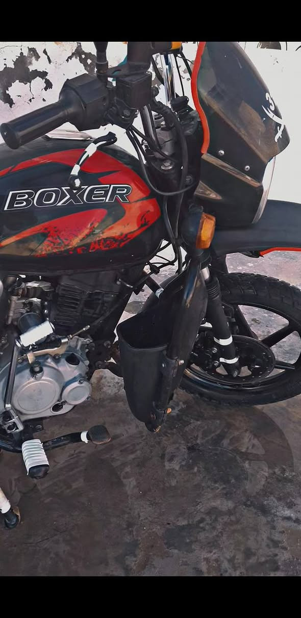 سلام عليكم بوكسر رقم 21دراجه نضيفه ما مشتغله دلفري السعر واحد 800 مكاني نجف عامود 110شارع كربله رقم الهاتف***********
