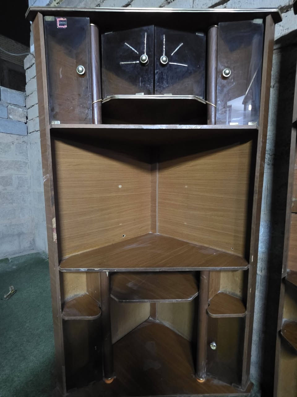 معرض قطعين زاوية
قياس طول مترو88 والعرض متر والصفاح 77
نضافة 75%
نقصهن بس 4 جامات ثنين زغار وثنين كبار نكسرن
مكاني قرب ملعب كربلاء القديم 
رقم//***********
