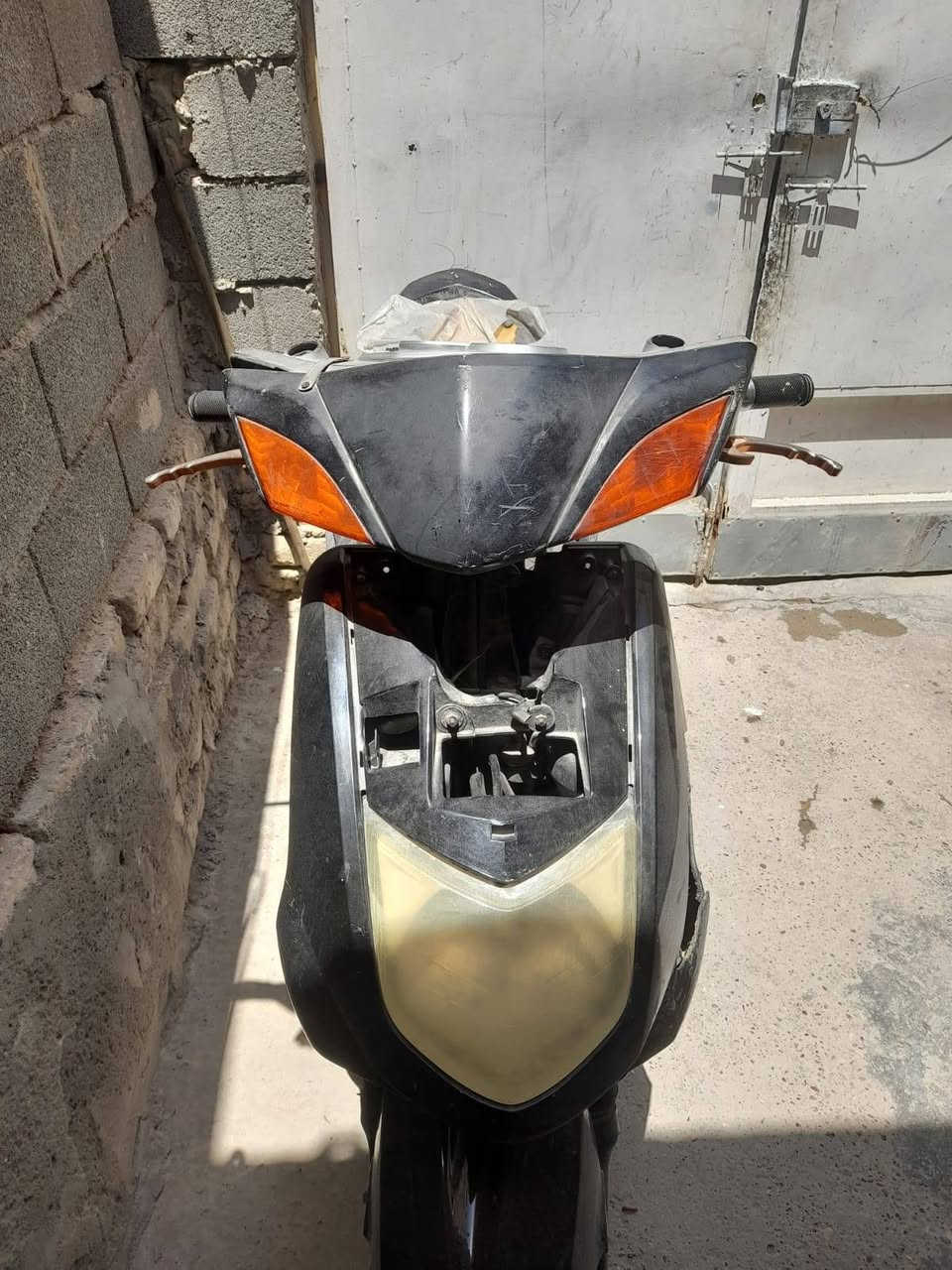 للبيع سكنس ياباني عوزهة بس كابريتر كهربايات شغالة سلف شغال بس طفت بية بل شارع كال يرادلهة كابريتر واني كمت الح عليهة بل هندر خرط لهندر بس سعرهة 300 وبيهة مجال بغداد مدينت صدر ***********
