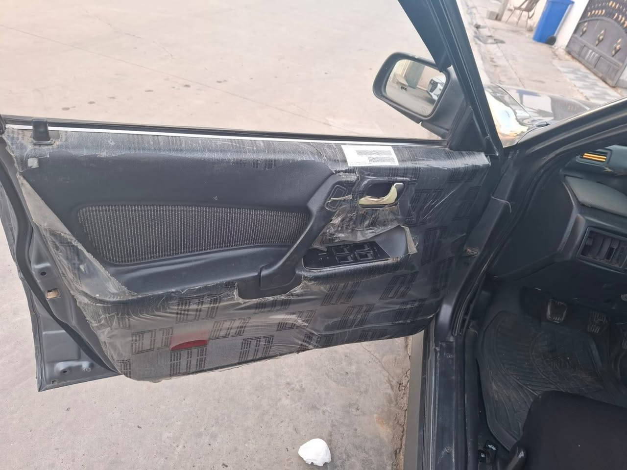 سيارة مستر بوشي كراند للبيع سيارة نضيف تبريد شغال كهربائيات كامل شغال بطاقه بنزين بي رقمي *********** مكاني كركوك
