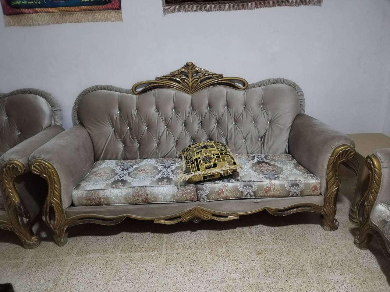 عندي ظخم للبيع سعرها ٢٥٠ الف بي مجال اي استفسار اتصل على رقم ***********
