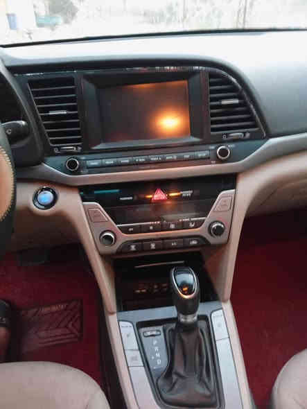 السلام عليكم النترا ١٧ وارد امريكي حادثها جاملغ والبنيد وشويه طخه بل صندوق المحرك مالها صار بي كاز كيت وخبطت دهن والمي وكامت تحرك الدهن مال مكينه اني ابيع المحرك مامكفول بدون مخاجل السياره بصمه تشغيل وأبواب والصندوق /108$او مراوس حسب القناعه بتكسي النترا او فورتي  *********** رقم صاحب السياره
