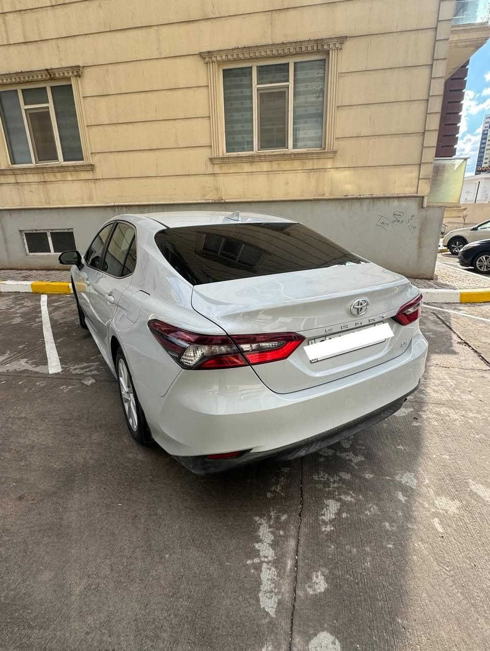 السلام عليكم
كامري موديل ٢٢ 
امريكي بدون صبغ 
فقط نقاط شبر وشوية بالسقف تعديل بارد 
وبالصندوق نقاط تعديل بارد فقط 
ماشية ٥٠ الف 
لون سمنتي LE 
جديدة السيارة على وضع الشركة 
رقم دهوك 
مكاني دهوك 
السعر ٢١٥ ومجال 
للاستفسار الاتصال على : *********** 
***********
