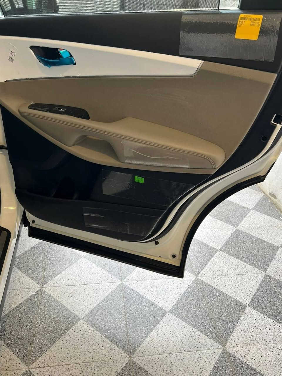 السلام عليكم
للبيع كيا سورنتو 2019
خليجي  
 
فول الفول 
مواصفاتها معروفه 
بصمه
كشنات اماميه كهرباء
فورويل
انظمه قياده اربعه
كشنات جلد  عليهن شعار جي تي لاين
جنطه كهرباء
3قطع تبريد
كشنات امامي خلفي تبريد
مري شفط
اشاره بل مري
شاحن وايرليس 
 سايد بريك بصمه.  وبعد بيها هواي مواصفات 
 
السياره نظيفه بمعنا الكلمه احلا من الصور بهواي. 
مكان السياره السماوة 
رقم صاحب  السيارة ***********  مكلف بل نشر
