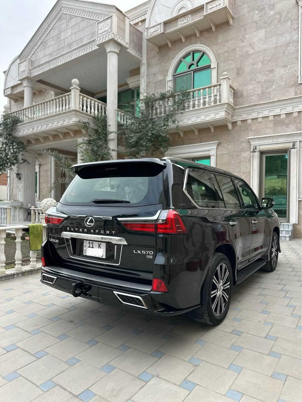 لكزز  2020 LX 5700
كويتي بريم الاصلي
السياره كفاله عامه حته من شخط ورصعه جديده و ع ايدي

فول واحد اعلى فئه 
فتحه
بصمه العدد٣
دخول ذكي
رادارات٣٦٠ درجه 
كامرات ٣٦٠درجه
جوبلسات 
تحكمات ستيرن جهتين
بردات خلفيه
ثلاجه 
داخل لون احمر 
ماشيه 79
وباقي مواصفاته معروفه 
رقم بغداد النكليزي تحويل ثاني يوم
عنوان كربلاء
*********** كربلاء, العراق
