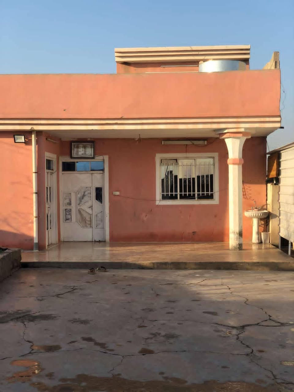 بيت للبيع في بادوش تل الريس المساحه ٢٠٠٠ متر مع البناء يحتوي على ٣ غرف نوم استقبال ٤ب٧ مطبخ ٤ب٥ حديقة ١٢ب٧ بئر ماء مع غطاس مع خط ماء وكهرباء


**إذا كنت صاحب هذا الإعلان وتريد حذفه لأي سبب، رجاءا أرسل رسالة إلى الدعم الفني**