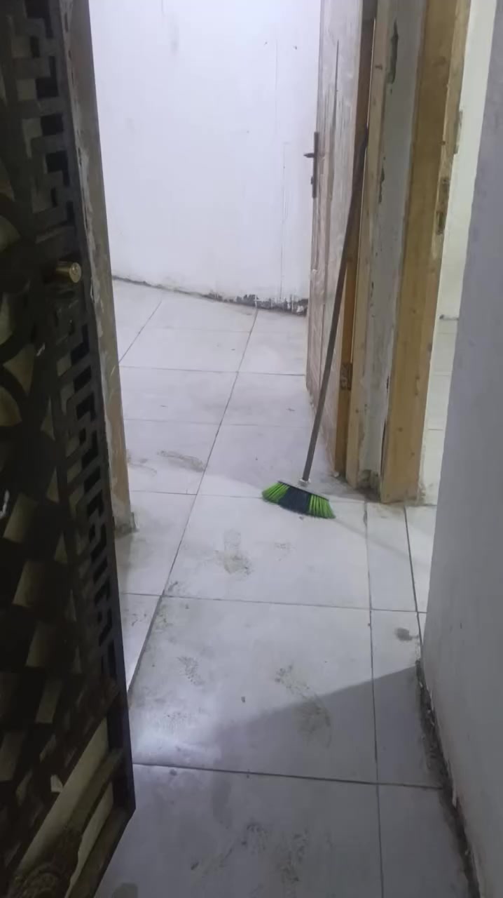 شقه لايجار طابقه اول غرفتين ومطبخ وصحيات مطيحه قرب سيد عدنان عمال عاىله موضفين للاستفسار ***********
