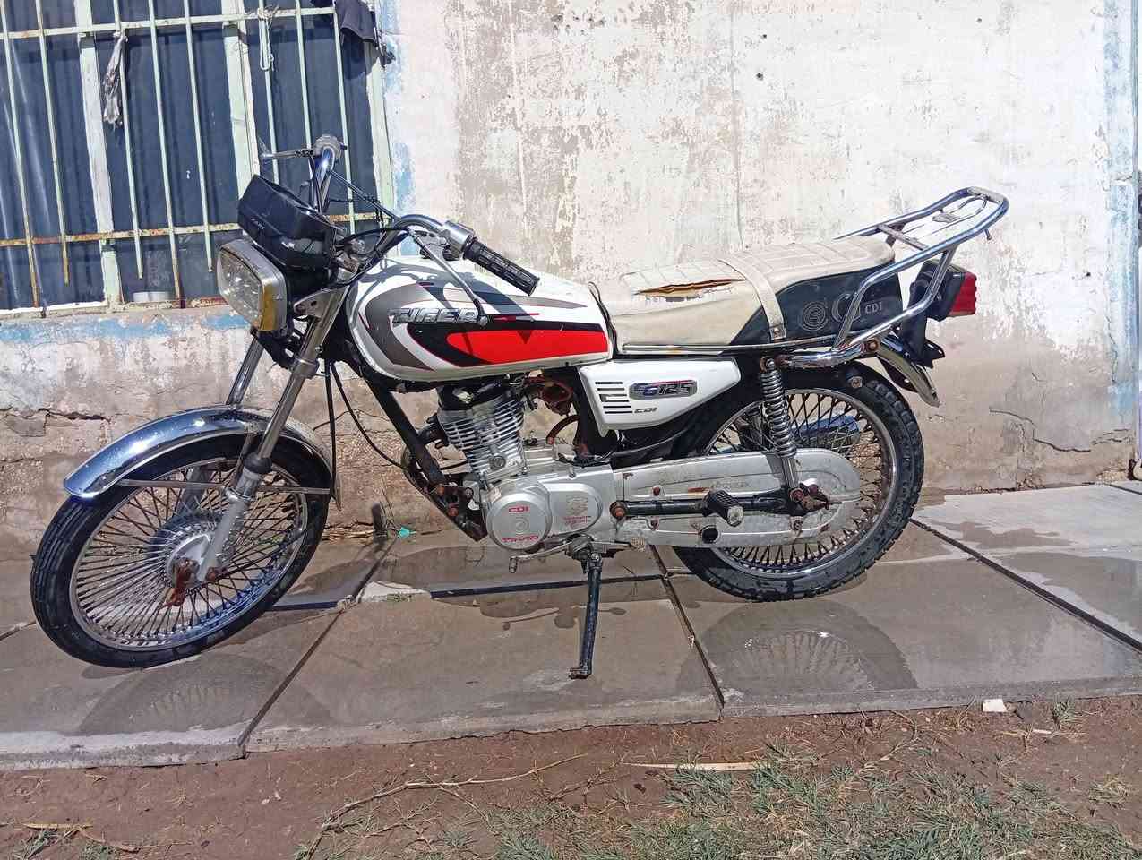 للبيع تايكر ختم سونك اوراق كامله سنكر 
موديل 2021 محرك مفتوح فقط بستم 
كهربائيات شغاله لا يت عالي ناصي هورن بس شاير نقص 
شلعه ومعدل السعر 400 وبيه مجال قليل ***********
