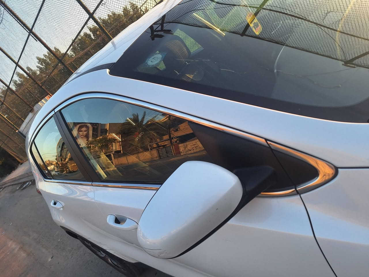 سلام عليكم
كيا سبورتج 2022 وارد امريكي 
ماشيه 62 حادث خلفي بدون تبديل 
السونار مرفق بالصور 
نص فول مواصفات معروفه للبيع ب ١٨٥ 
مكانها الامين 
***********
