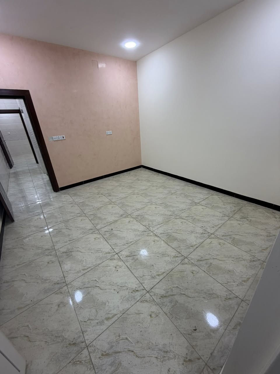 دار للأ يجار
يحتوي على

الطابق الاول صاله +مطبخ +خدمات

الطابق الثاني 2غرف نوم

عنوان العقار 

حي القاهره /الدلفيه 

-----------------------------------------------

الباسم للعقار حي القاهرة / الشماسية / مجاور منفذ جوهرة لبنان

***********

***********
