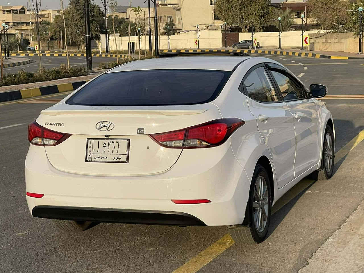 2014 خليجي محرك 18 كازكيت
بلا صبغ عدا دوسه ماشيه 130 الف 
سعر 135 قفل 130
سياره بسمو اليبيعها
***********
