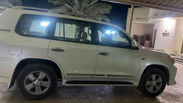 السعر ٢٨٥ بيه مجال 
لاندكروز 2011 بيه صفحه السائق صبغ

الشراي يتصل ع رقم ***********
