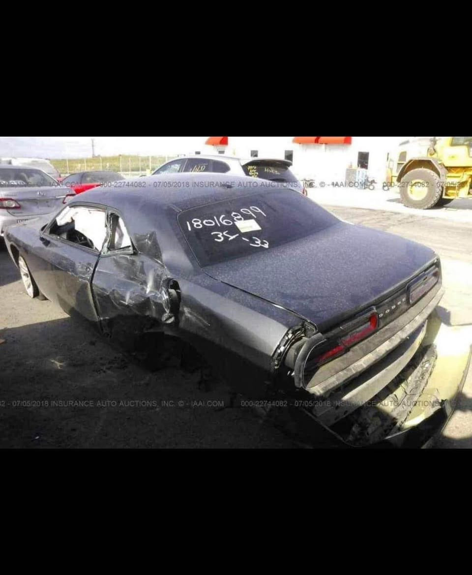 السلام عليكم
🛑جالنجر sxt 2017
🛑اللون نفطي 
🛑رقم اربيل
🛑عداد المسافه 126mi
🛑سقف كنتاره شاشة كبيره كت عسكري مرقط للسياره     داخل وخارج  غرفتها نضيفة 
🛑ادامة كامله عله ايدي مي راديتر جديد موتل بلكات جديدة ويل بلادي جديد تخم تاير جديد 
🛑بجم كبس ممفتوح شرط
🛑حادثها جاملغ خلفي ونص الباب جهة السايق بس مصبوغه صفحه كامله لان الصبغ بي شذره ميجي عدل
🛑بنيد محدث
🛑قماره بيها حالوب
🛑ايرباك برده جهه السايق فقط
🛑تقرير السياره والحادث مرفق بل المنشور
🛑السعر127وبيها مجال بسيط متعجبك السياره وتشوف سعرها غالي ان شاء الله تاخذ الاحسن منها 
🛑ملاحظة السيارة بيها نواقص بسيطه
واتساب***********
🛑مكان السياره بغداد/الغدير بغداد, العراق
