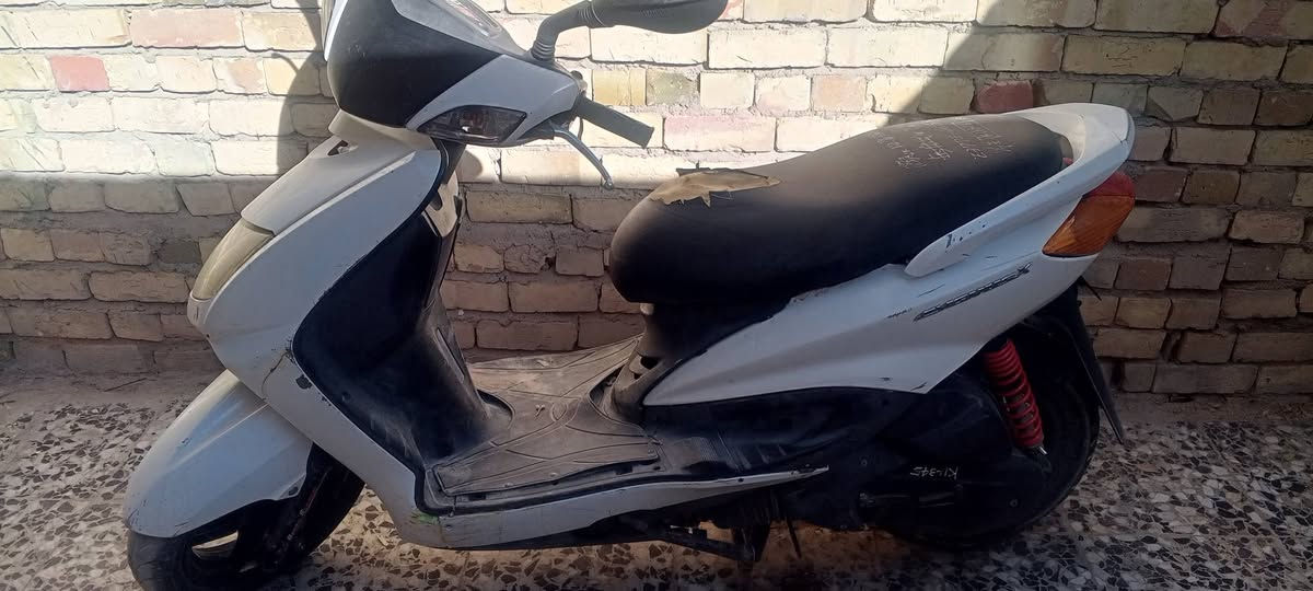 سلام عليكم سكنس للبيع كوري 140دراجة شلعة معدل دبلات خلفي مامي كلشي شغال نقصهة بس كابريتر عطلان سعر 450 رقمي***********
