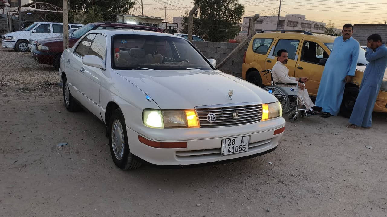 * تويوتا كراون بطه 
* ⁠ 
* ⁠موديل 93 /متصل/ 
* ⁠السياره  /  رقم نجف نكليزي 
* ⁠ السنوية لغاية 2030
* تخم تاير جديد 
* ⁠كير  مكينه بيهه صوت براص قليل
* كهربائيات كلها شغالة  
* ⁠سنتر لوك تفتيح تقفيل
* كفاله عامة من الضربة والخياس ولكص
ولصوليات سوناره بلجكمجه
* غرفة بلاديه - كشنات بلاديه - دشبول جديد - 
* ⁠محرك 2،500 جديد أصل لوي ما محور 
• صدر امامي خلفي كله جديد
* دواخله كلها جديدة (  ) 
*. مكان السياره نجف كوفه

السعر65 بيهه مجال ‏‪0788 242 8066‬‏
