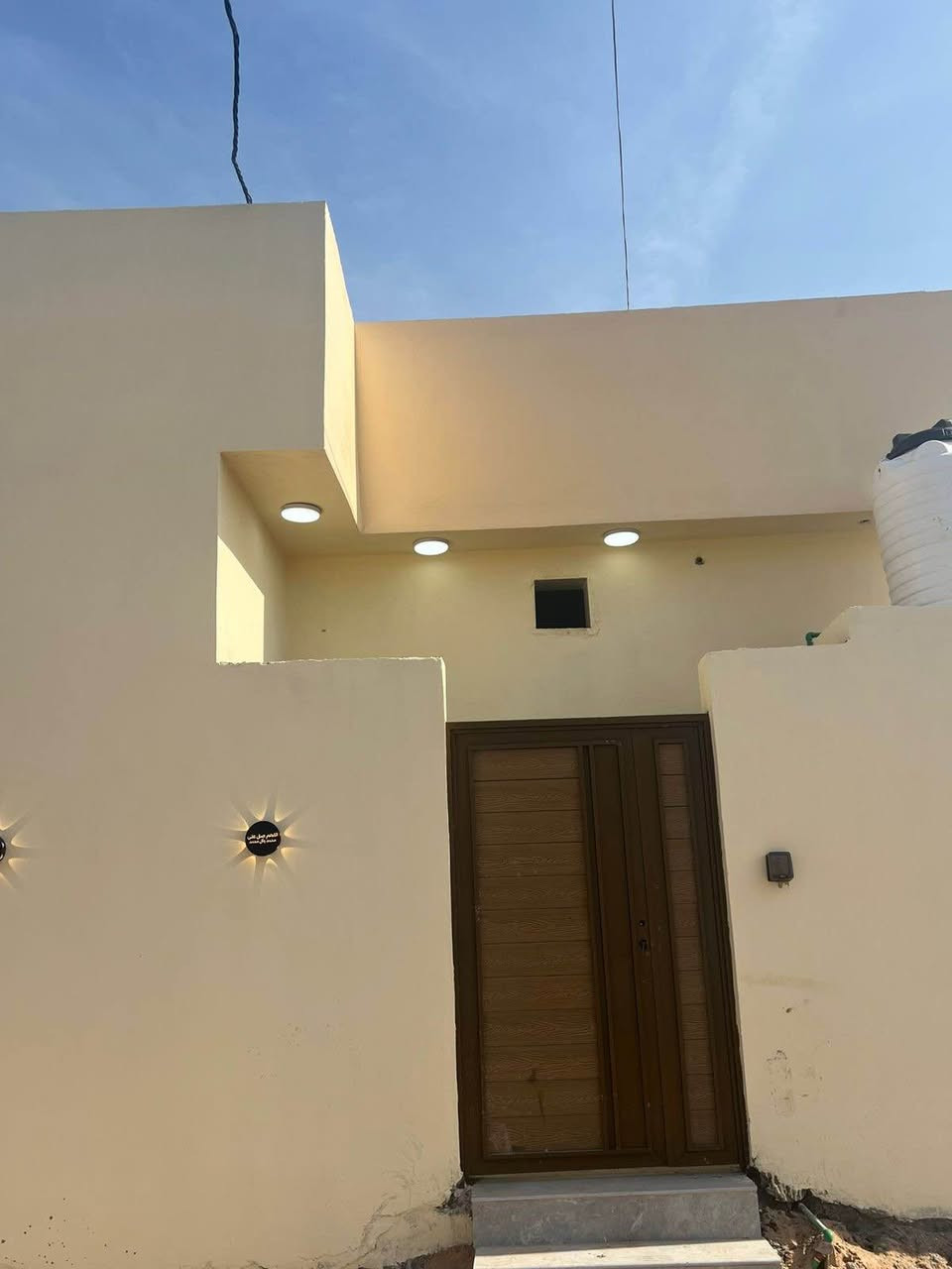 بيت للبيع الجزيرة زين العابدين غرفتين وصاله ومطبخ وديوانيه وصحيات داخليه وخارجيه خريطه درجه اولى البيت ركن المساحه 100متر 
السعر 62 لاستفسار *********** شط العرب, البصرة
