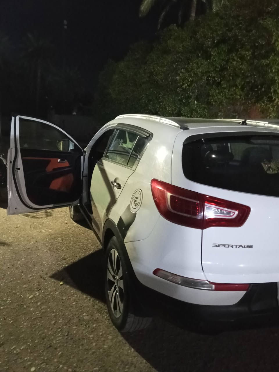 يالله كيا سبورتج موديل 2011 رقم بغداد بسمي سياره مكينه وكير وحداديه خير من الله سيارة جديدة سعر 135وبيه مجال للأستفسار عل رقم *********** مكان السيارة ديالى بعقوبة الجديده
