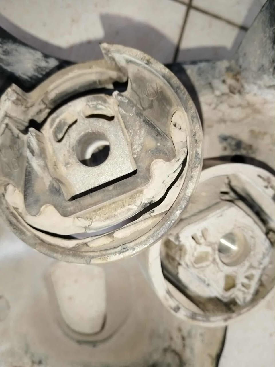 Shireen German Auto Service-  مركز شيرين لصيانة السيارات الالمانية
زبائننا الكرام

 السيارة الاولى 🚘: 

اشتكى الزبون من وجود صوت  في الصدر الامامي للسيارة ( طركعة ) ، تم تبديل  ( بوش فرممة  - شمعات - بوش  طبلة فافون - ربل اسود صغيرة طبلة - لاستيك رباط - ذراع فرممة - فولط ( طوبة  )  ، كذلك اشتكى من صرف بنزين تم تبديل بلكات ، جميع المواد المانية مع ضمان ٦ اشهر  ، علما بان السيارة هي فولكس واگن باسات   موديل 2016   محرك 2.0   .

🌹

السيارة الثانية 🚖 :  

اشتكى الزبون من وجود صوت في التاير الخلفي ، تم فحص جهة النفر وتبين ان المشكلة في البولبرين ، تم تبديل بولبرين الماني جديد مع ضمان ٦ اشهر واختفى الصوت ، علما بان السيارة هي فولكس واگن تاوس موديل 2022  محرك 1.5 تيربو . 

🌹
🌹

‏‎زبائننا الكرام 

‏‎عروض وكالتنا 

‏‎١- تبديل هيدروليك كير بدون اجور عمل 🚘

‏‎٢- فحص كومبيوتر مجانا في وقت تحتاجه سيارتك الى فحص في حالة تبديلك لدهن المحرك في وكالتنا . 

‏‎٣- فحص للصدر الامامي مجانا في وقت تحتاجه سيارتك الى فحص في حالة تبديلك للدهن المحرك في وكالتنا . 

‏‎كذلك سوف تدخل تلقائيًا في السحبة الشهرية للفلاتر المجانية والسحبة الدهن المجاني كل ثلاثة اشهر. 

‏‎٤-زبائننا الكرام 

‏‎العرض الجديد من وكالتنا 

‏‎في حالة زيارتك لورشتنا سوف تدخل تلقائيا بالقرعة الشهرية الجديدة . 

‏‎وسوف تحصل بها على اجور عمل مجانية لاي صيانة تقوم بها في المستقبل حتى وان كان تعمير محرك 

‏‎🏆  العرض الجديد : 

‏‎٥-تبديل هيدروليك كير مجاني ( قرعة كل ثلاثة اشهر )

🌹
🌹

‏‎‏‎شركة شيرين ( وكالة فولكس واگن & سكودا) 

‏‎اربيل -شارع ملعب فرنسو حريري اذا من جهة شارع  60  - قرب نقليات بغداد ( كراج بغداد) - بالقرب من مرطبات 9* 9 

***********-***********

‏‎الوكالة الالمانية الوحيدة في العراق 🇩🇪

#erbil #Atlas #kurdistan #Volkswagen #jetta
