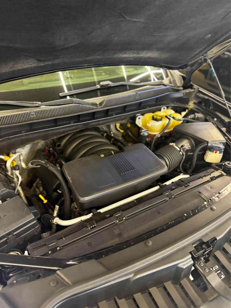 Tahoe 2021 Z71 
تاهو 2021 بدون صبغ 
سيارة خليجي 
فولل فول اوف رود 
محرك 8 سلندر 5300 
واحد على واحد 
سيارة بيه اربع اماكن بي دي ار 
باقي كله اب شرط 
سعر مناسب 430 ورقة 
مكان سيارة اربيل 
واتساب *********** أربيل, العراق
