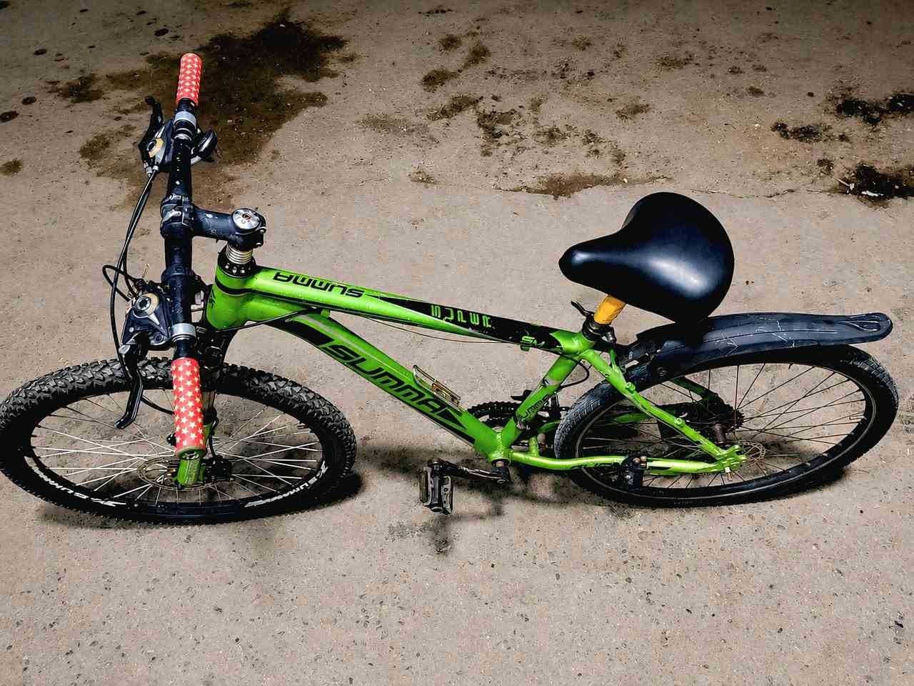 🚴‍♂️ للبيع: دراجة هوائية جاينت أصيلة ( 660 Mountain Bike)
لكل محبي الرياضة والناقل العملي والمريح! متوفرة الآن دراجة جبلية ممتازة من الماركة العالمية 
لون. اسود⚫ اخضر🟢
رقم الهاتف:***********☎️
