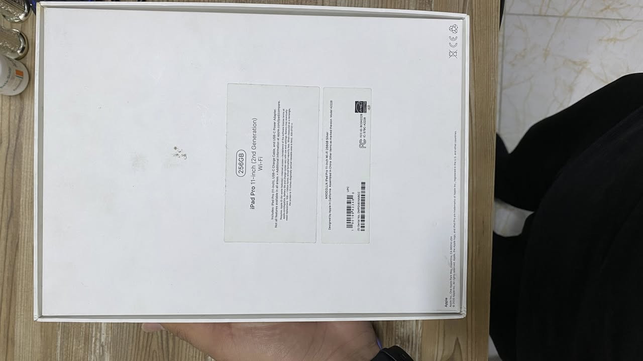 السلام عليكم
Ipad pro 11 inch (الجيل الثاني)
الذاكرة :256 GB
اللون سلفر 
كل التفاصيل مذكورة بالفديو الجهاز بي طبع بالشاشة من جوه ولكن بالاستخدام والتصفح والمشاهدة كلشي ممبين وجهاز نظيف واستخدامي الشخصي للأستفسار *********** العنوان بغداد البلديات بيع مع كافة الملحقات كيبورد وماوس وقلم موماكس اصلي ضمان مدى الحياة
